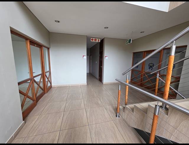 172M² OFFICE TO LET IN HONEYDEW